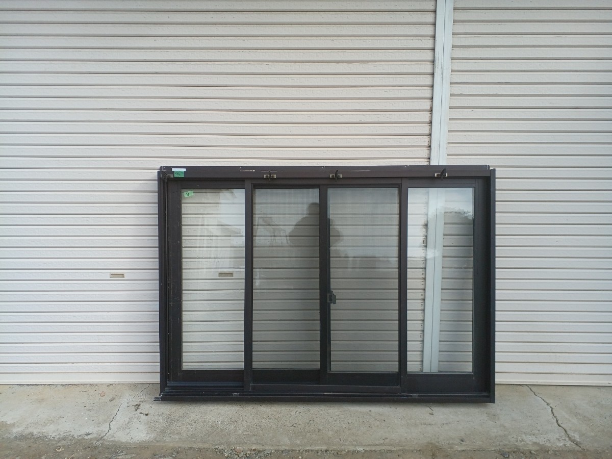 B5枠サイズ：縦1283ｍｍ 横1802ｍｍYKKアルミサッシ枠付き/引き違い窓2枚 ペアクリアガラス 網戸有り ブラック_画像1