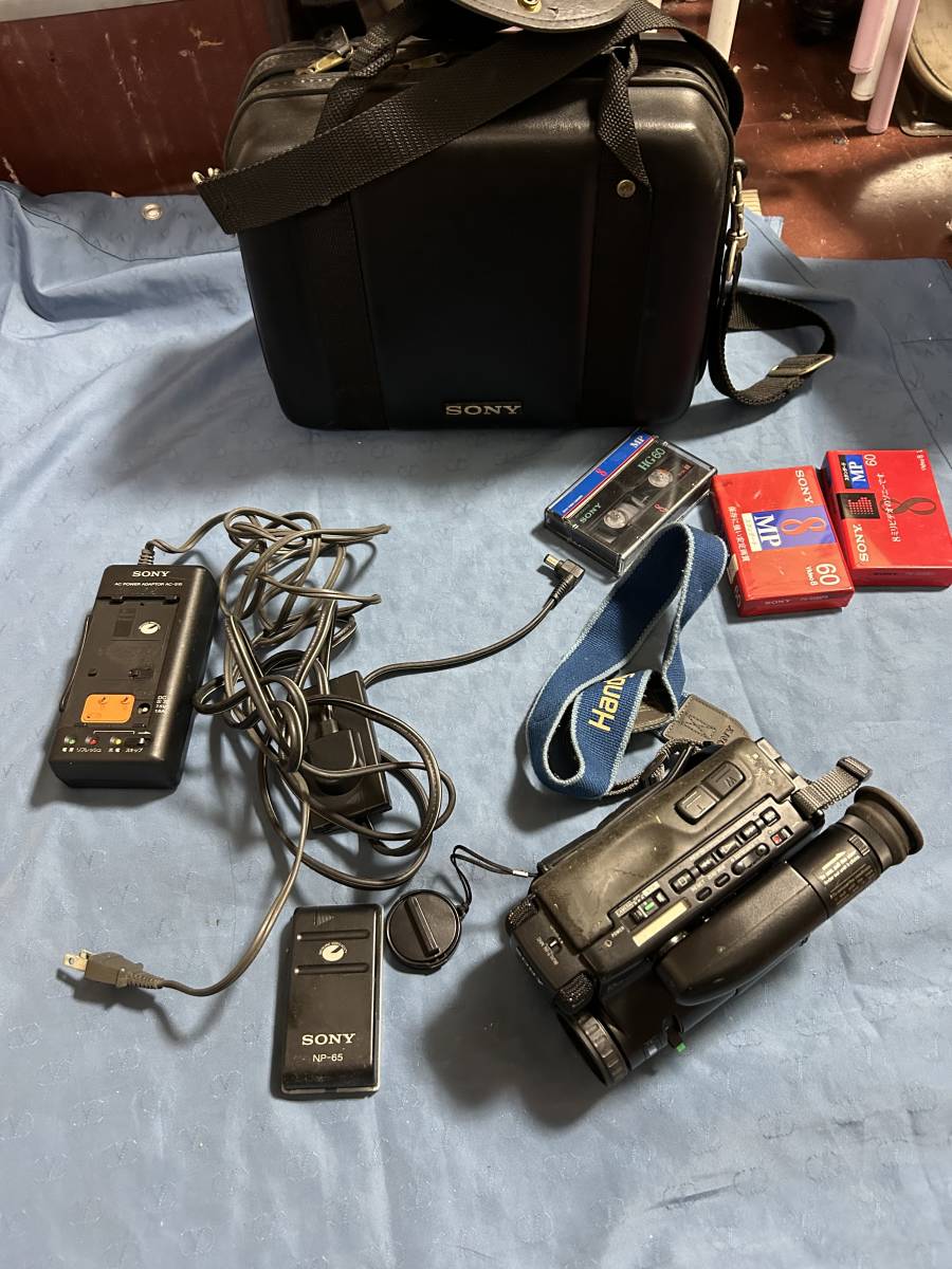  принадлежности сумка имеется SONY цифровая видео камера CCD-TR7 Sony AC- S10 Video8 Handycam 8 мм видео камера Handycam 