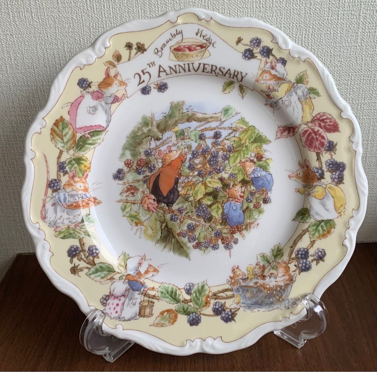 ブランブリーヘッジ 25th Anniversary カップ&ソーサー ブランブリーヘッジ 25th Anniversary カップ&ソーサー