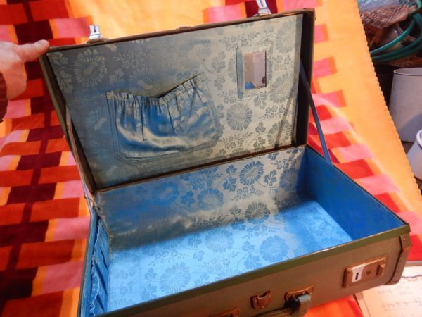 昔のスーツケース011801　鍵有　緑　48X15H31CM 昭和レトロ_画像6