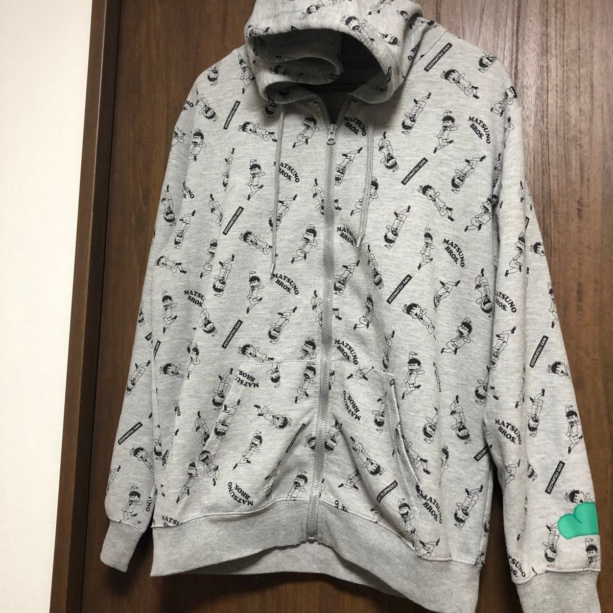 パーカー おそ松さん グレー LLサイズ ZIP 総柄|Yahoo!フリマ パーカー おそ松さん グレー LLサイズ ZIP 総柄|Yahoo!フリマ