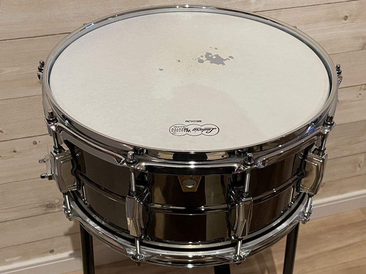 美品・ラディック　スネアドラム LUDWIG / LB417 BLACK BEAUTY 14x6.5、プロテクションラケットのケース付き！_画像3