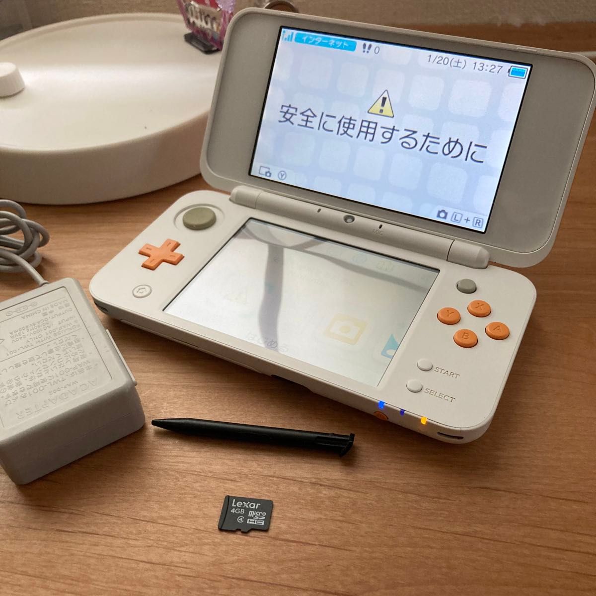 Newニンテンドー2DS LL ホワイト×オレンジ　訳あり　動作確認済み 任天堂 ニンテンドー2DS