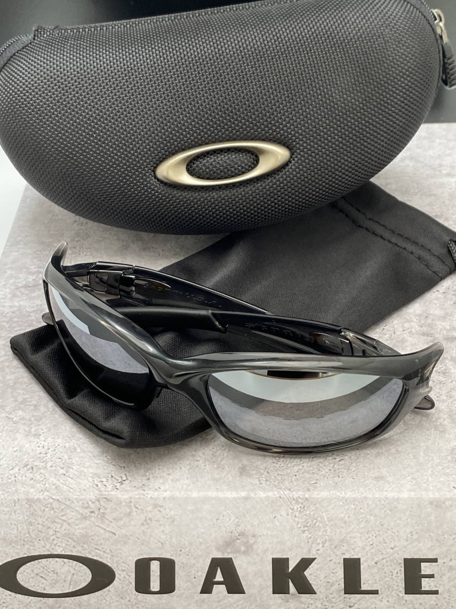 偏光★OAKLEYオークリー STRAIGHT JACEKTストレートジャケット Grey Smoke/黒ブラックミラーPOLARIZED USA製サングラス 釣りドライブ_画像2