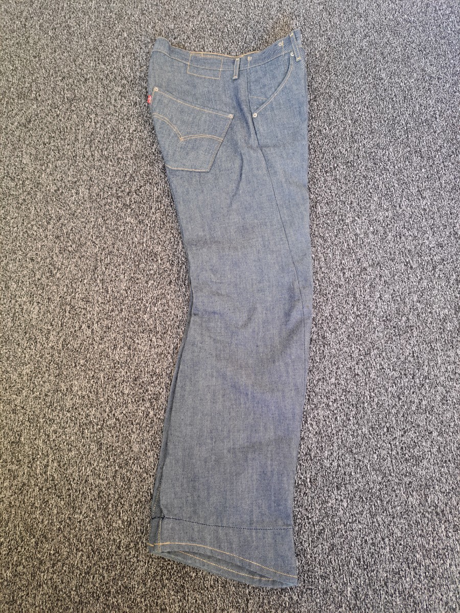 希少 初期型 未使用 Levi's リーバイス ENGINEERED JEANS エンジニアドジーンズ 31×32 ゴールデンサイズ 立体裁断 3D カット ヴィンテージ_画像3