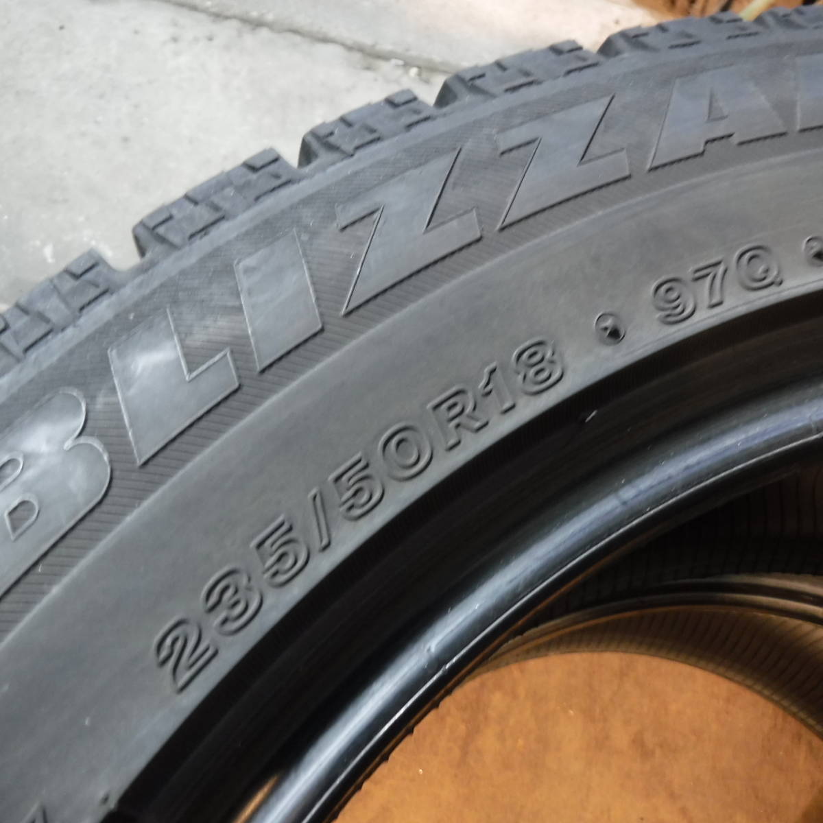 9分山 品質良し BLIZZAK ブリザック VRX 235/50R18 中古2本 BRIDGESTONE(ブリヂストン) 愛知手渡し,交換可 個人宅配送不可 897-53_画像2