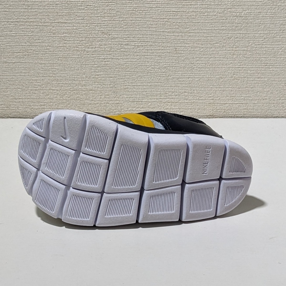 新品 13cm 送料350円 定価5170円 Nike Dynamo Free （TD） ナイキ ダイナモフリー 子供 キッズ スニーカー 靴 スリッポン グレー イエロー_画像6