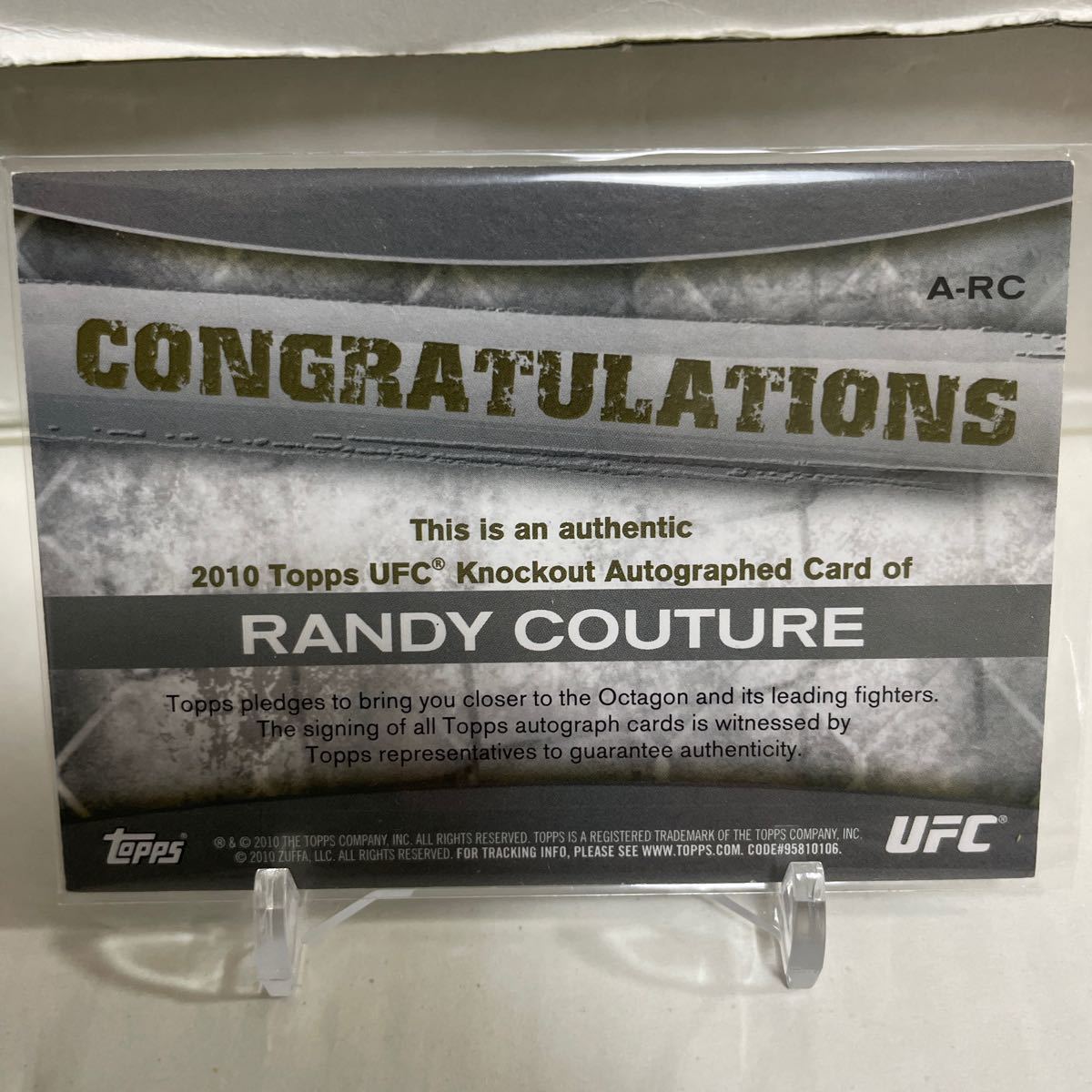 2010 TOPPS UFC Knockout RANDY COUTURE AUTO 188枚限定　043/188 直筆サイン　元UFCヘビー級、ライトヘビー級王者　ランディ・クートゥア_画像2
