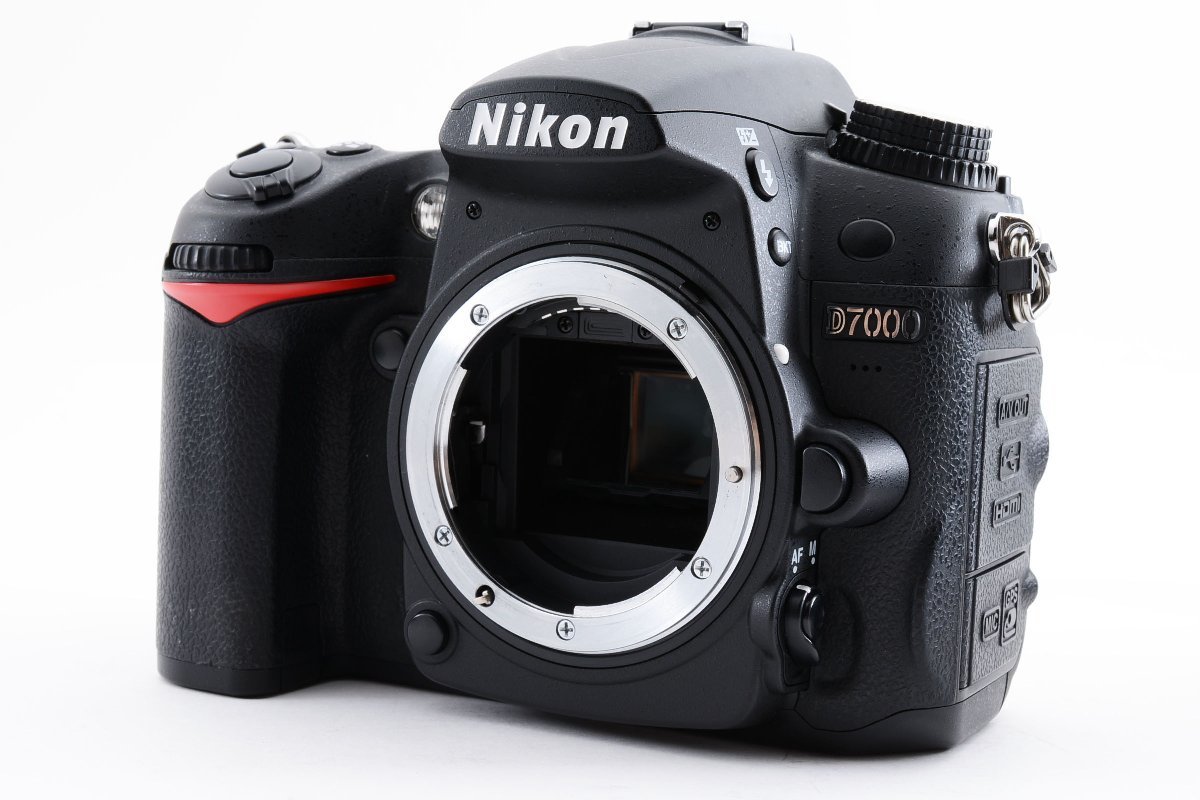 Nikon D7000 ボディ 16.2MP デジタル一眼カメラ フルHD動画 APS-C [美品] ストラップ 充電器 バッテリー