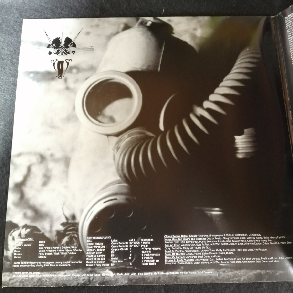 D01 中古LP 中古レコード DIRT black and white SKULD 027 2枚組 ドイツ盤 UKアナーコパンクの画像3