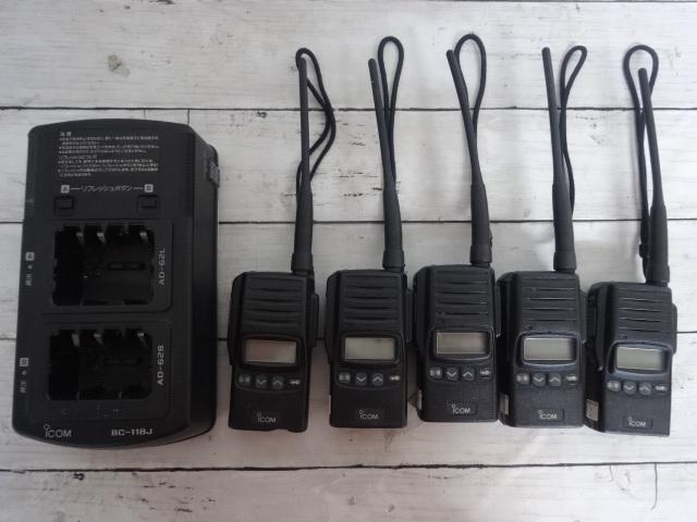 8525☆ iCOM BC-118J / IC-UH301 セット 無線機 充電器 未確認 8525☆ iCOM BC-118J / IC-UH301 セット 無線機 充電器 未確認