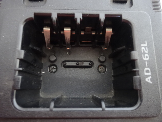 8525☆ iCOM BC-118J / IC-UH301 セット 無線機 充電器 未確認 8525☆ iCOM BC-118J / IC-UH301 セット 無線機 充電器 未確認