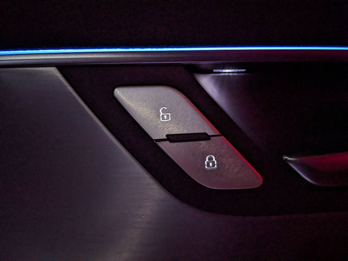 新品　アウディ　A6　A7　ドアロックボタン　アルミカバー　ドアロックスイッチカバー　4K F2 C8 Audi 1stEdition　S6/S7/RS6/RS7_画像4
