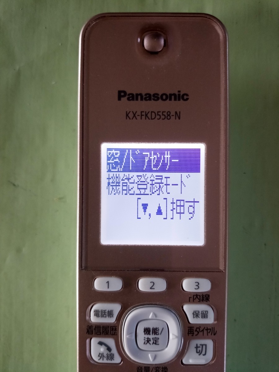  beautiful goods operation has been confirmed Panasonic telephone cordless handset KX-FKD558-N (29) free shipping exclusive use with charger . yellow tint color fading less 