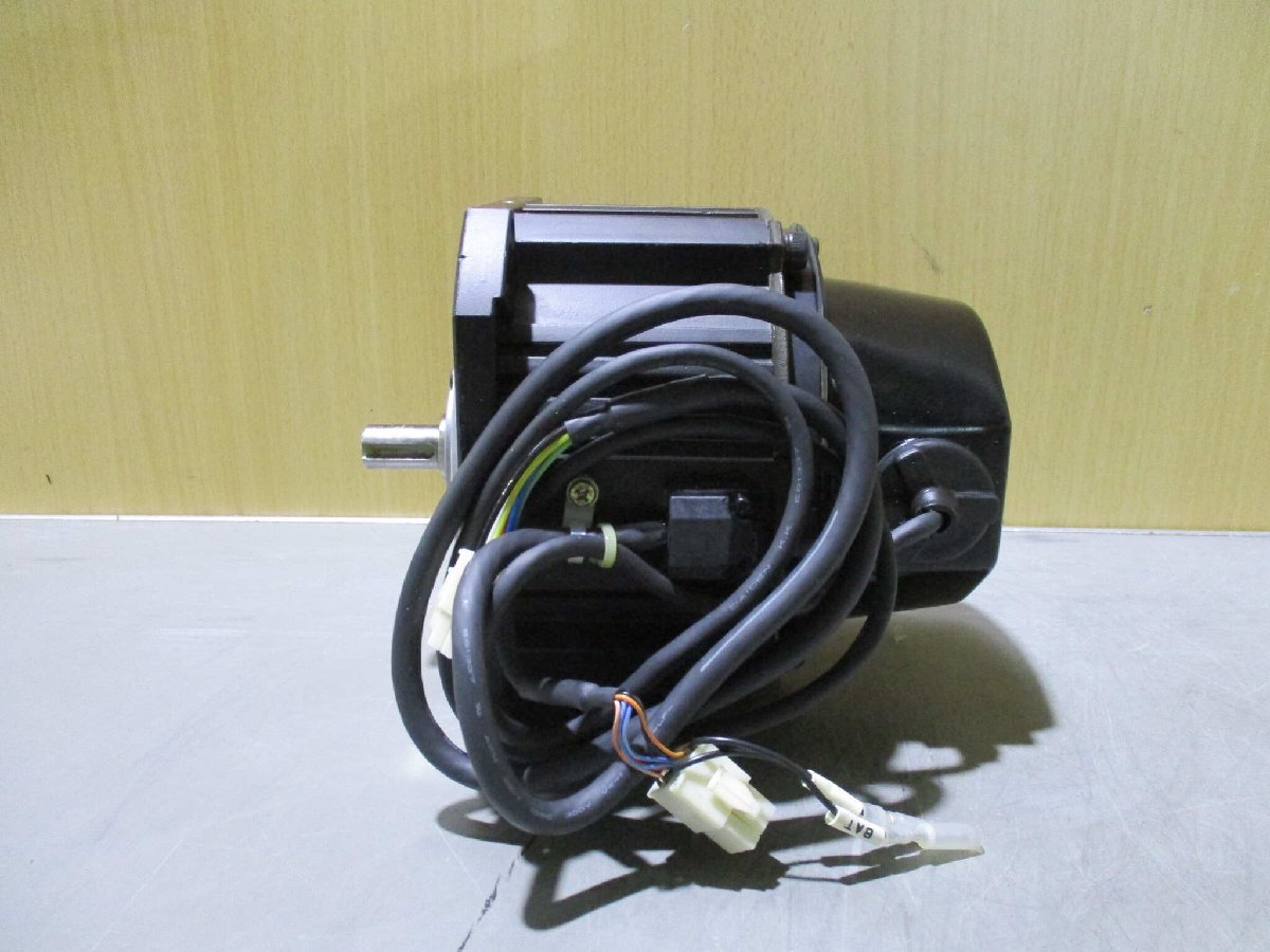 新古 YASKAWA AC SERVO MOTOR SGMDH-06A2A-YR13 ACサーボモーター 550W (KAZR51208D014)_画像3