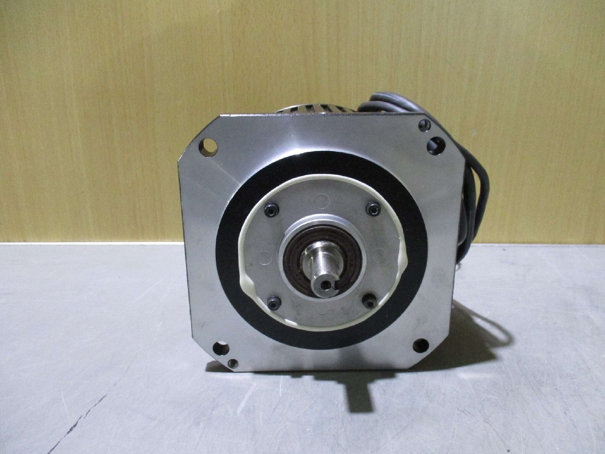 新古 YASKAWA AC SERVO MOTOR SGMDH-06A2A-YR14 ACサーボモーター 550W (KAZR51208D010)_画像2