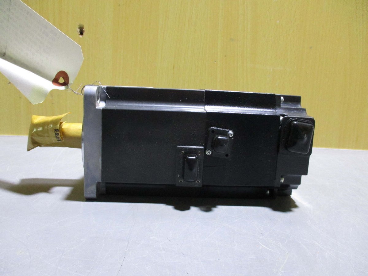 新古 MITSUBISHI AC SERVO MOTOR HF-KP73B 750W モーター (R51223NBB036)_画像1