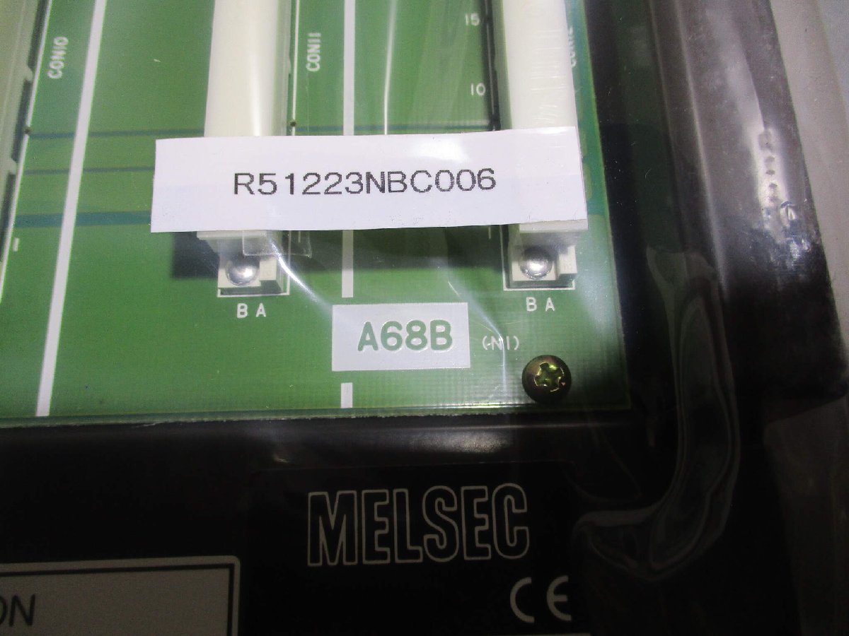 新古 MITSUBISHI A68B シーケンサ ベースユニット (R51223NBC006)_画像2