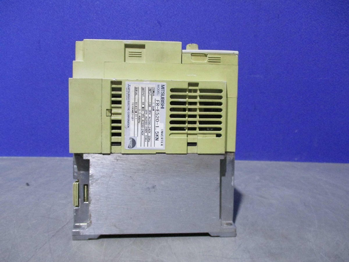 中古 MITSUBISHI INVERTER FR-E520-1.5KN インバーター　1.5KW (LAHR60113C035)_画像2