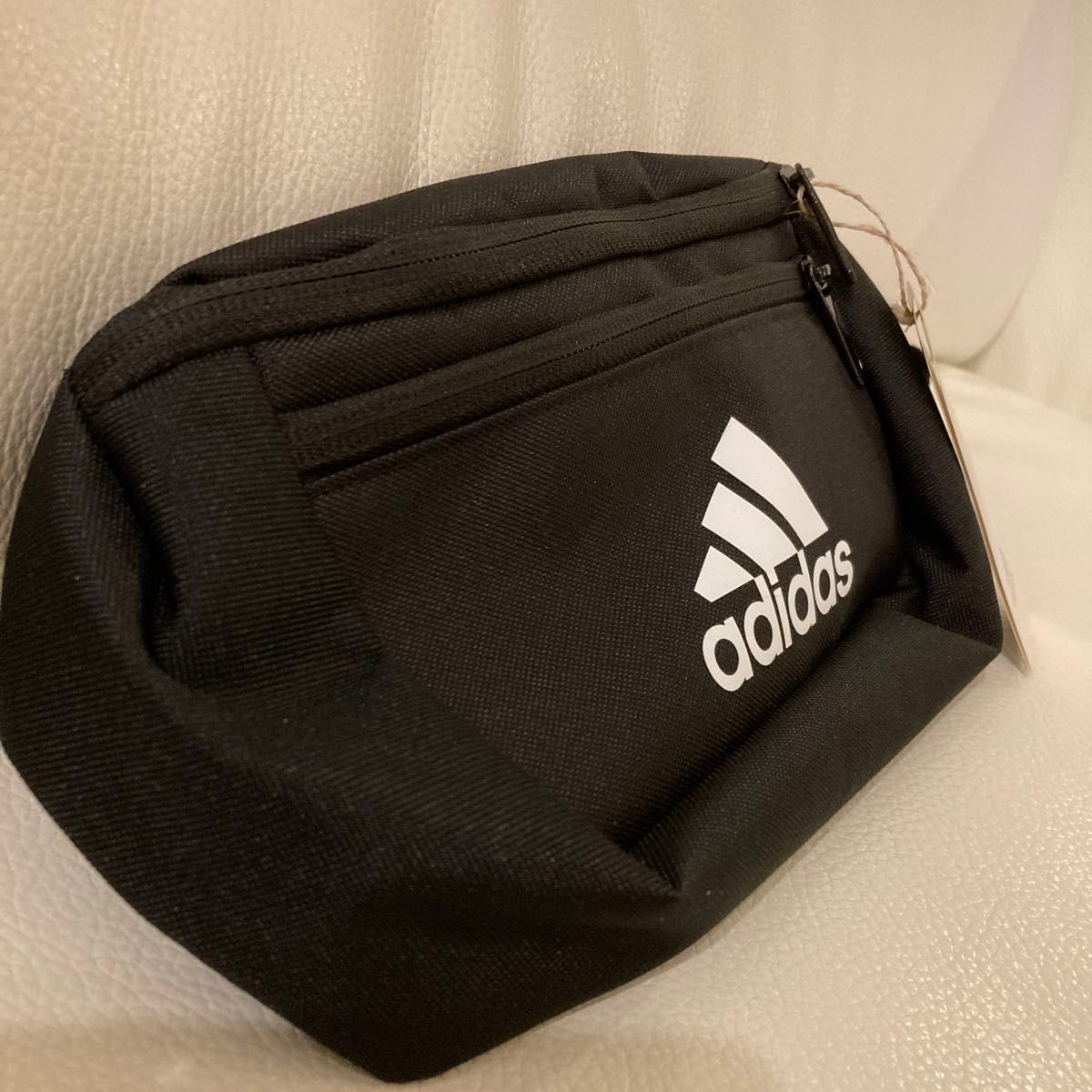 adidas   アディダス　ボディバック（新品）