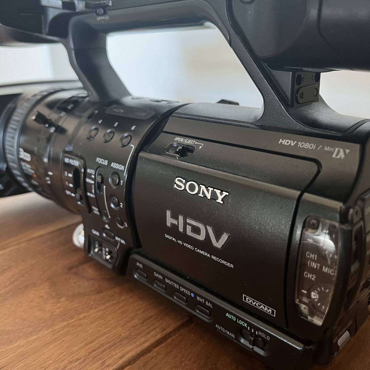 現状品SONY HVR-Z1J 業務用 ビデオカメラ _画像2