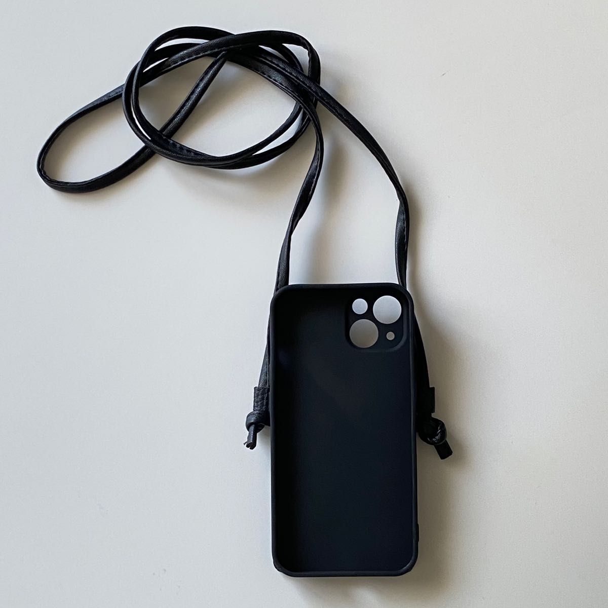 スマホケースショルダータイプ　iPhone13 斜めがけ携帯カバー紐付き　スマホポシェット　ブラック　送料無料　新品　箱付き