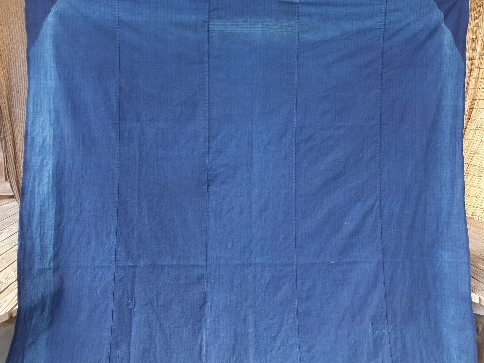 色ムラある青系中厚藍木綿古布・長い5幅繋ぎ・210×164㌢・重630g・リメイク素材_画像3