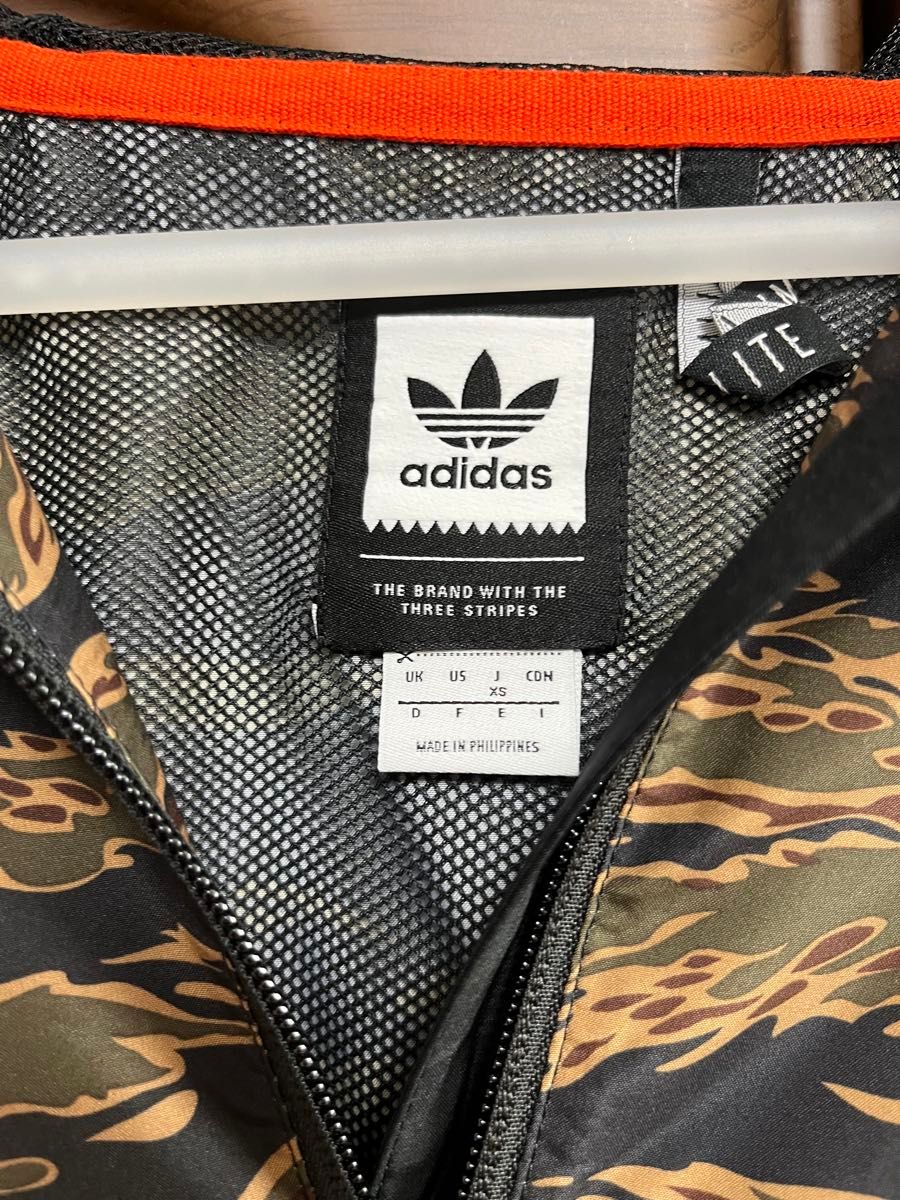 adidas ナイロンパーカー　迷彩　