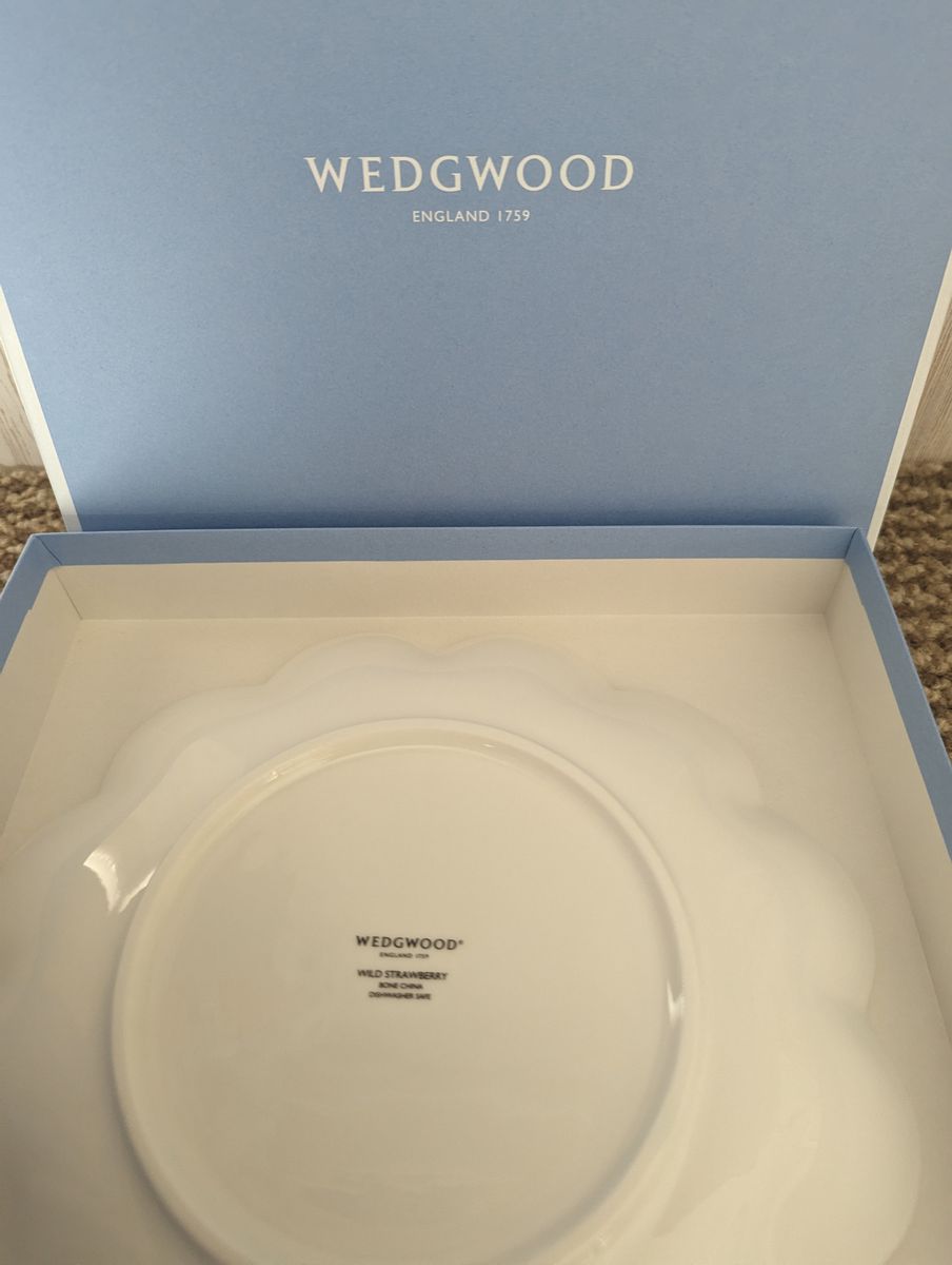 ウェッジウッド ワイルドストロベリー　ペタルトレイ WEDGWOOD WEDGWOOD