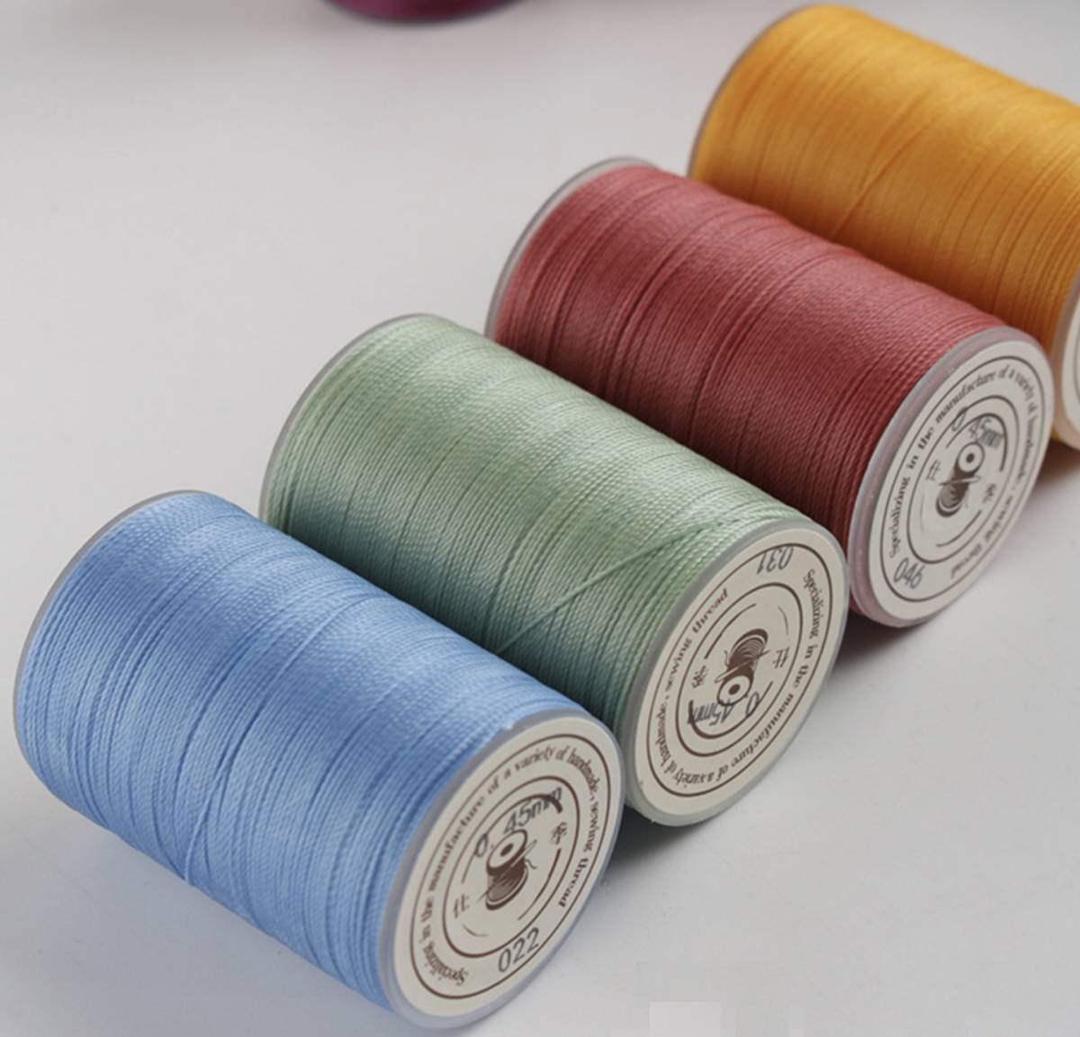ろう引き糸 レザーコート手縫い 40色 80ｍ/巻 丸糸 幅0.45mm 単色販売の画像3
