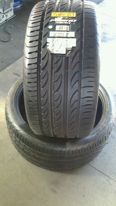  新品 未使用保管品 ピレリ (PIRELLI) P ZERO NERO 265/30R19 2本セット ２００３年製の画像1