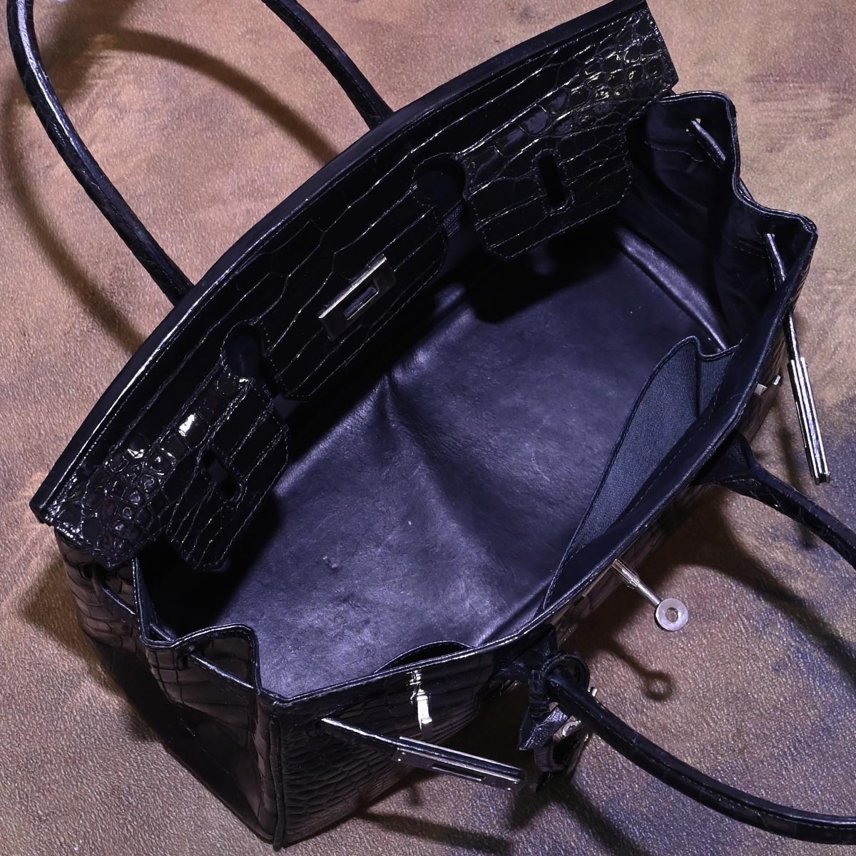 本物 極上品 タケチ 最高級クロコダイルレザー 鍵付き 本物 極上品 タケチ 最高級クロコダイルレザー 鍵付き
