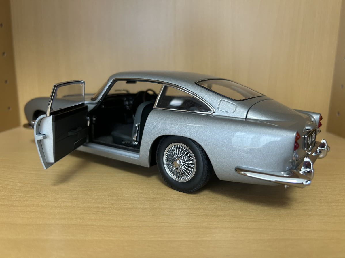 オートアート 1/18 ASTON MARTIN DB5 (SILVER) AUTOart アストンマーチン_画像3