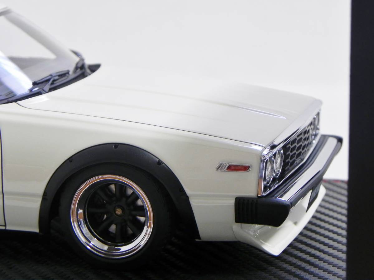 IG 3233 1/18 Nissan Skyline 2000 GT-ES (C210) White With IG 3233 1/18 Nissan Skyline 2000 GT-ES (C210) White With