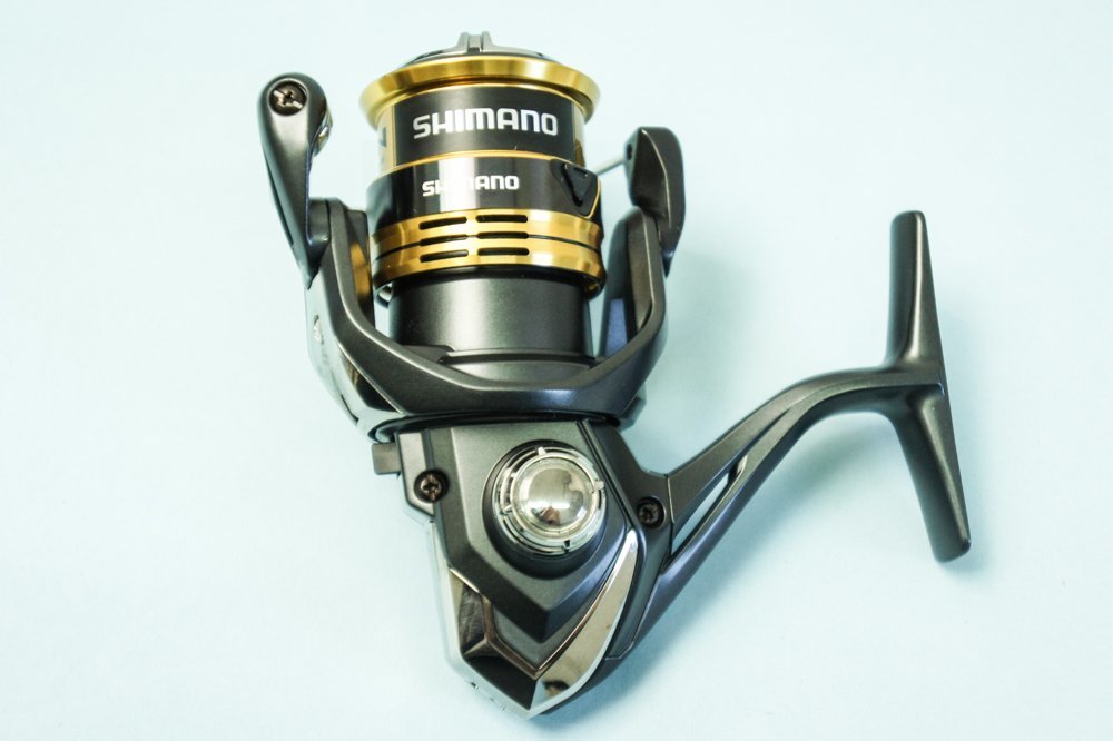 (N)(中古美品) シマノ SHIMANO スピニングリール 22 サハラ C2000SHG 両利き ブラック 高強度樹脂 スピンキャスト_画像2