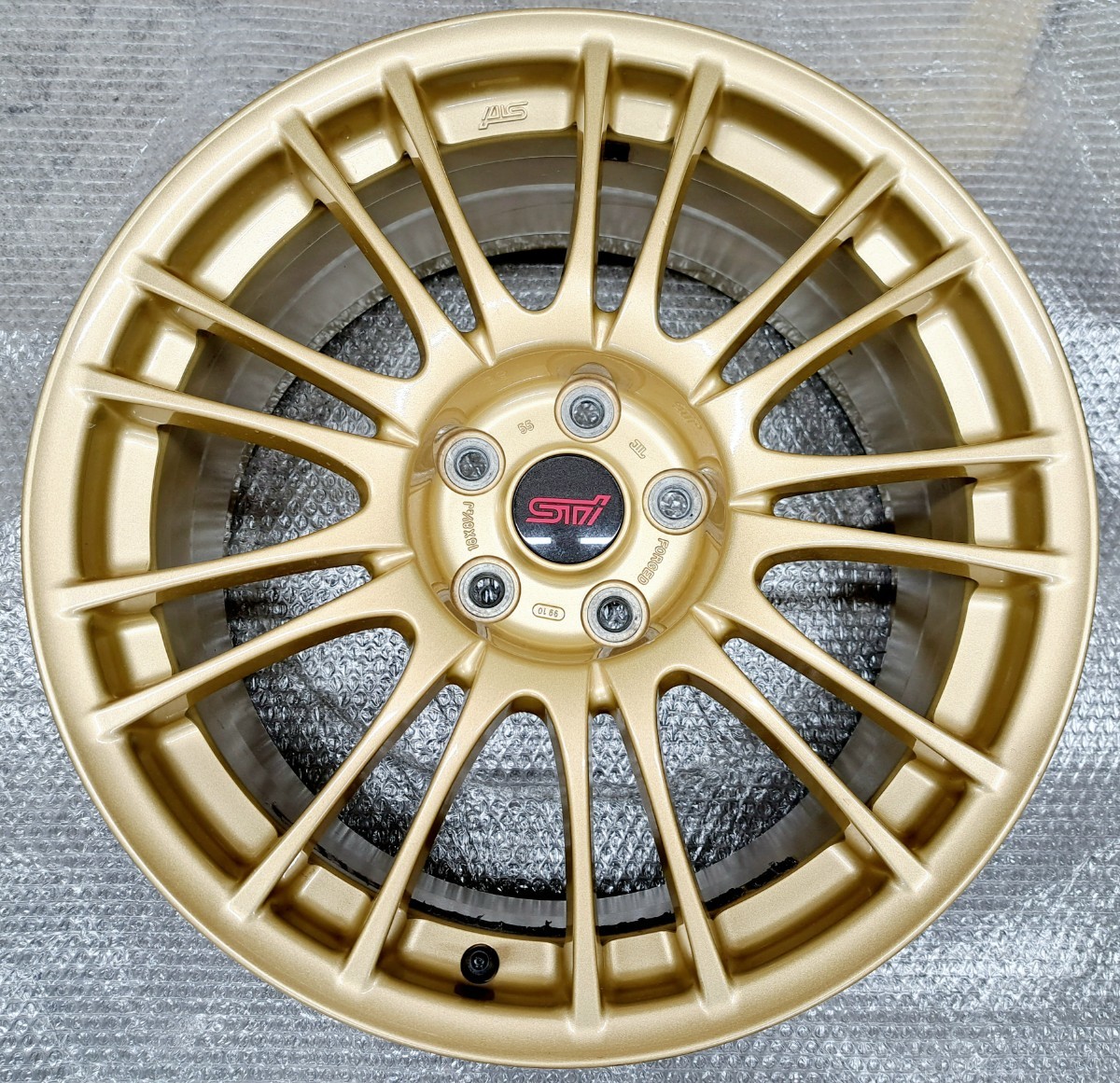 【極上品】スバル WRX STI 純正 BBS ホイール 1本 GDB GRB GVB VAB 鍛造 レヴォーグ 114.3 8.5J　ブレンボ ゴールド_画像1