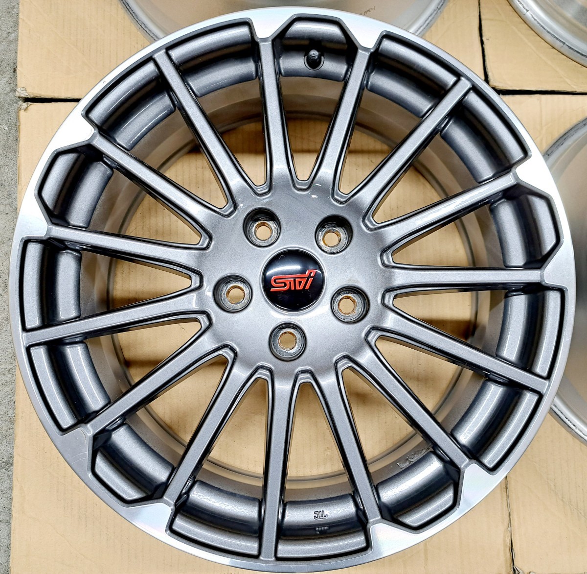 【極上品】スバル レヴォーグ STI スポーツ 純正 ホイール 4本セット 7.5J 114.3 希少 レガシィ　フォレスター WRX S4 キレイです_画像3