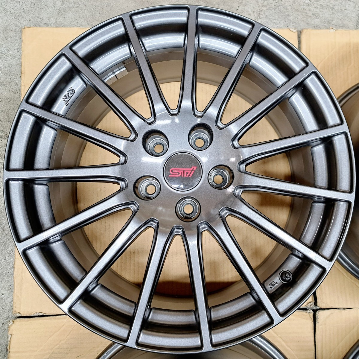 新車外し】スバル WRX STI 純正 オプション 18インチ 8.5J 新車外し】スバル WRX STI 純正 オプション 18インチ 8.5J