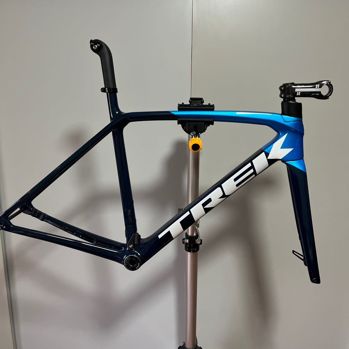 TREK EMONDA SL5 フレームセット 中古　検）トレック　エモンダ　Disc カーボンフレーム _画像1