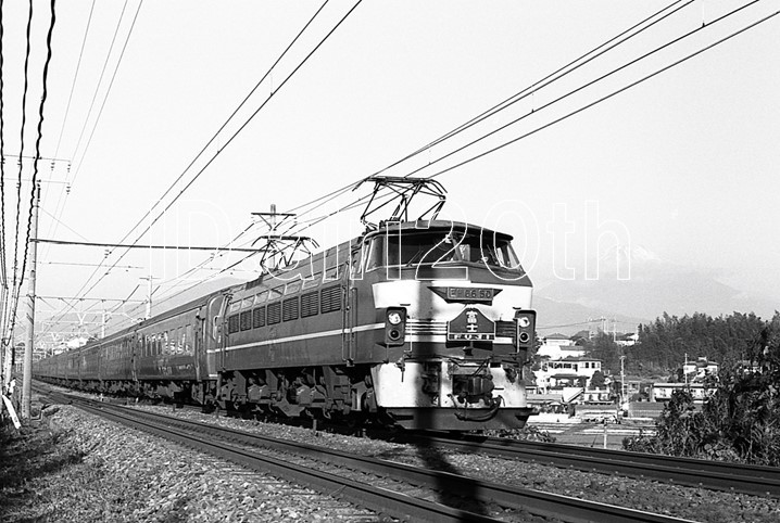 F1184-2【古い 鉄道 ネガフィルム】EF66 35mm 5コマ ※JR 電車 汽車 蒸気機関車_画像3