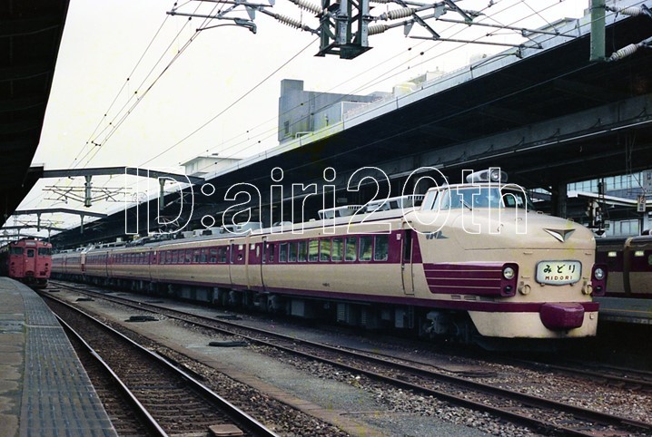 C0094-2【古い 鉄道 カラーネガ】35mm 3コマ◇昭和57年 EF30 特急みどり ※鉄道 駅 電車 汽車 蒸気機関車_画像3