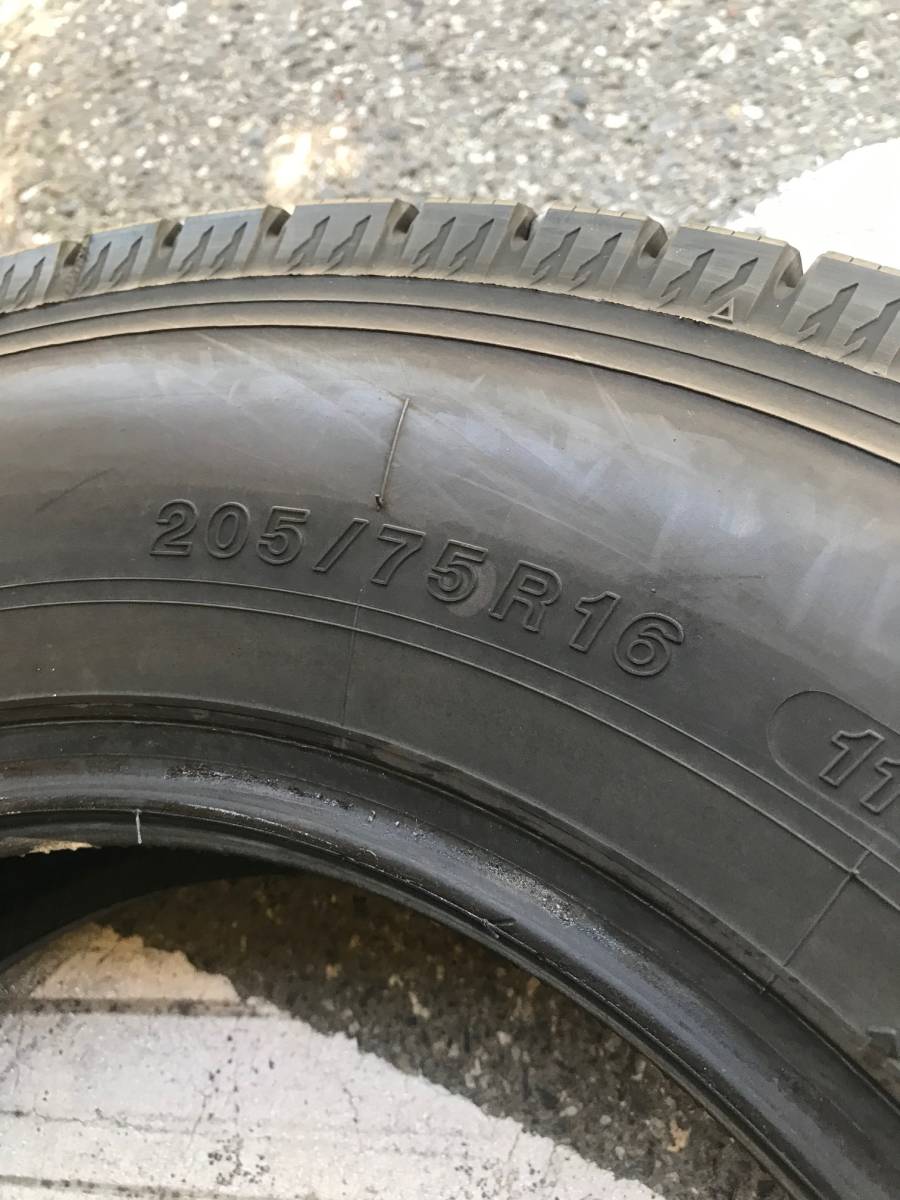 深溝！三菱キャンター等 ヨコハマ 205/75R16 スタッドレス 205-75-16 205/75/16の画像5