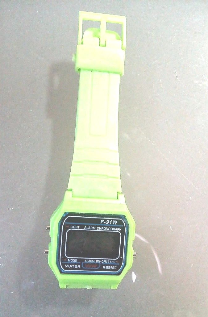 カラーデジタル腕時計緑