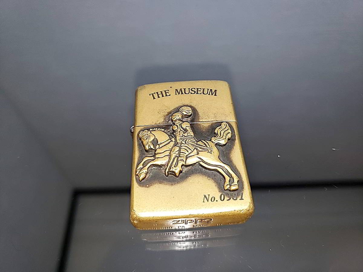 ZIPPO ソリッドブラス　真鍮古美　ミュージアム　THE MUSEUM 　騎士　馬　トリック　メタル貼り　限定　1994年製_画像1