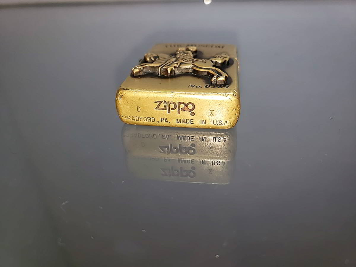 ZIPPO ソリッドブラス　真鍮古美　ミュージアム　THE MUSEUM 　騎士　馬　トリック　メタル貼り　限定　1994年製_画像3