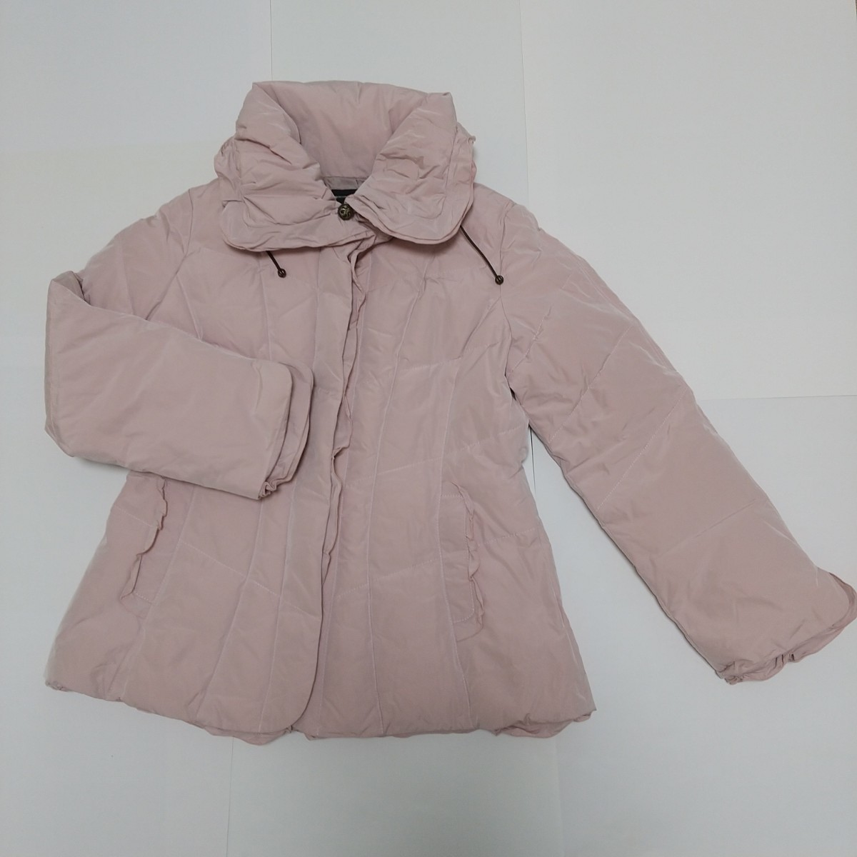 レリアン Lelian 高品質 ダウンコート ダウンジャケット レディース シック 上品 ピンク 光沢有り くすみカラー フリル きれいなフォルム
