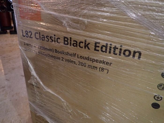 人気提案 初荷◆新品未開封のBL ブラックエディシ連番限定品「JS80専用スタンドプレゼント◆ Edition Black CLASSIC L82 スピーカー本体