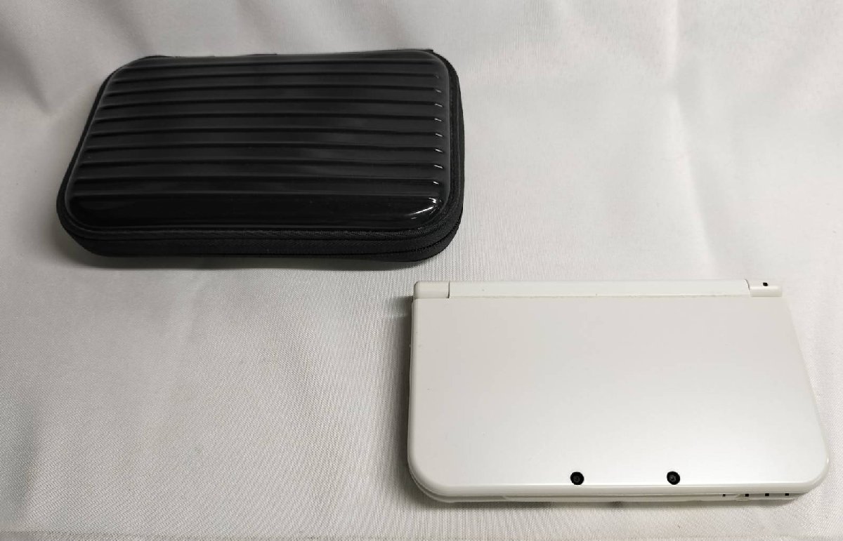 【中古品】『1-069』Nintendo 任天堂 3DS LL RED-001 ホワイト 本体　ソフトケース付_画像1