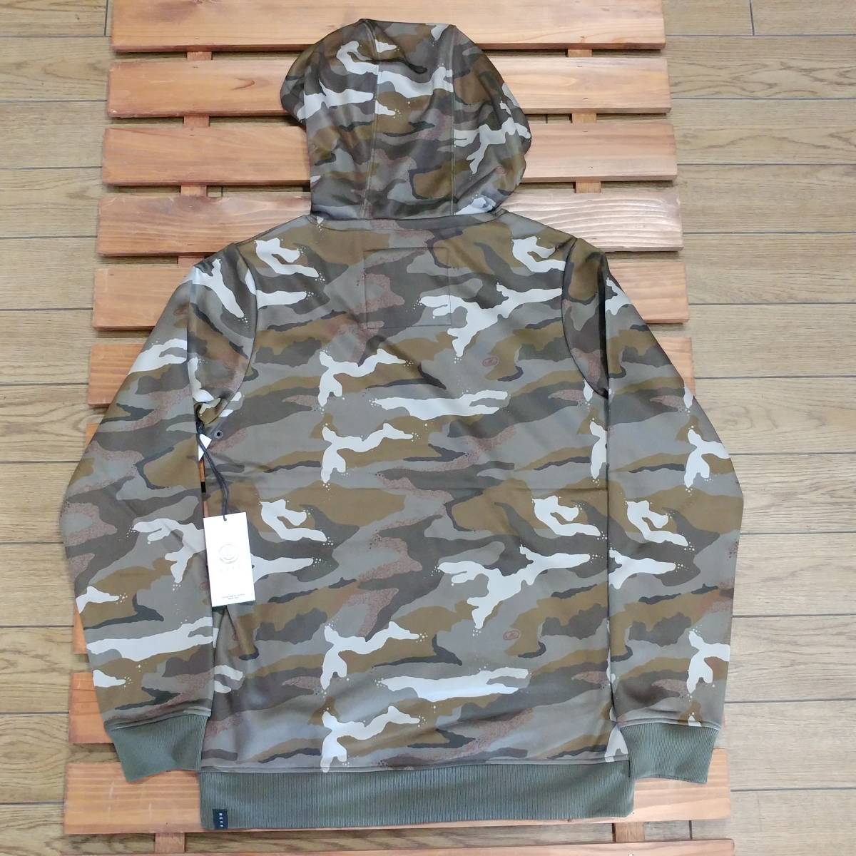 NEFF ネフ 【Hero Shredder】 Nu Camo Ssize 新品正規 ソフトシェル プルオーバー_画像3