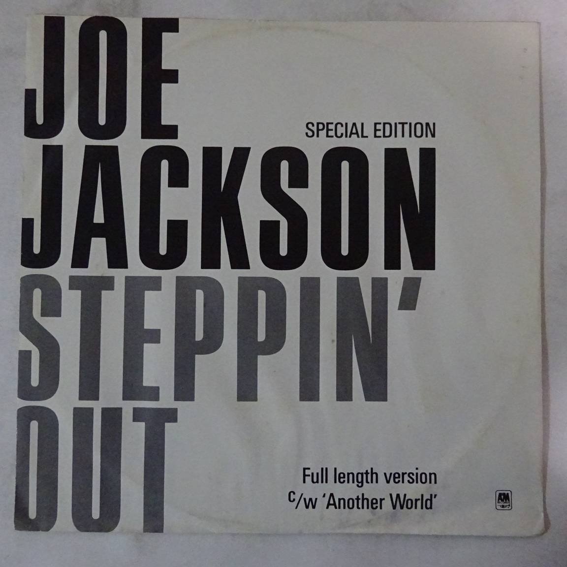 14028879;【UK盤/12inch/45RPM】Joe Jackson / Steppin' Out (Full Length Version)_画像1